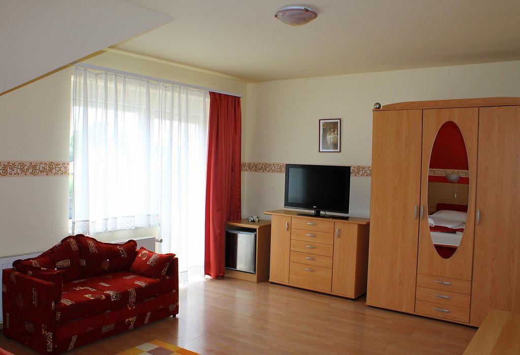 エゲルサローク Anna Panzio Bed & Breakfast 部屋 写真