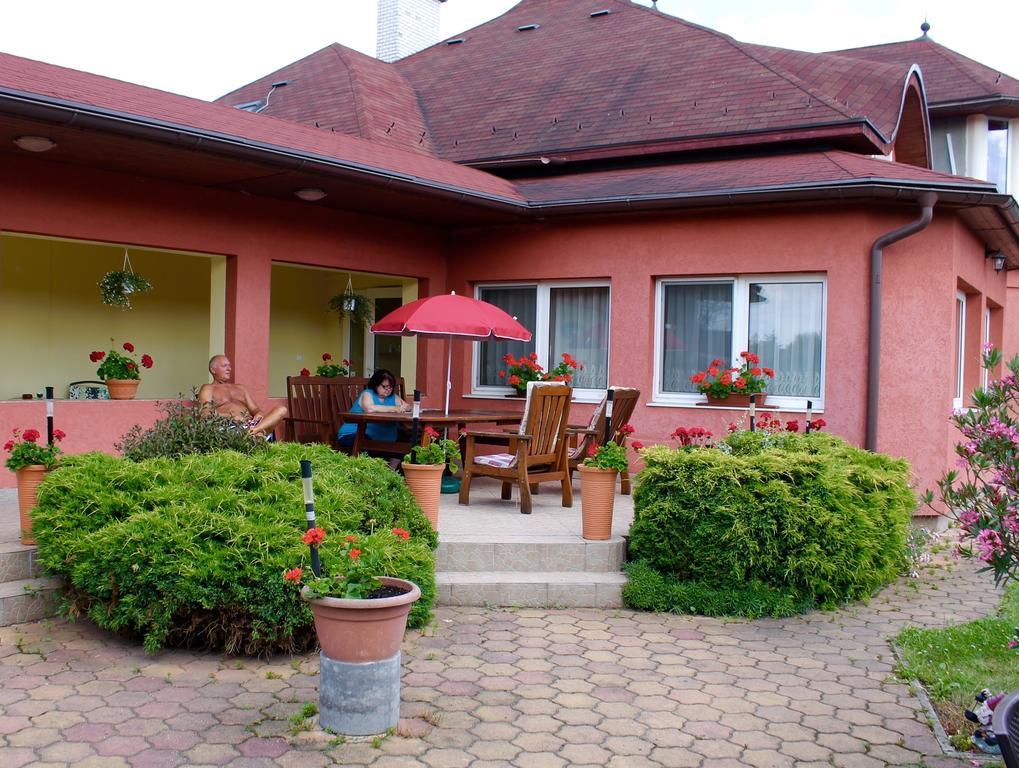 エゲルサローク Anna Panzio Bed & Breakfast エクステリア 写真
